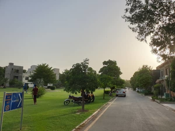 Bahria Town Lawns