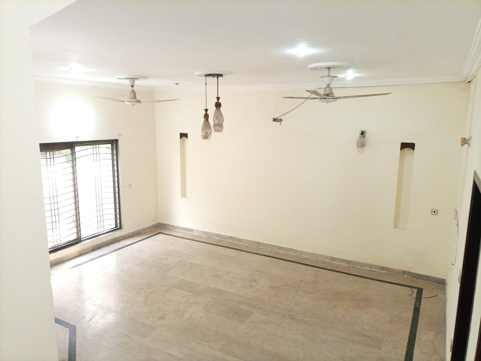 House Rent Bahria Town in Lahore